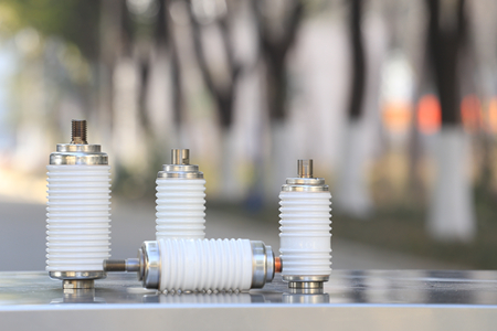 真空開(kāi)關(guān)管接觸點(diǎn)選什么材質(zhì)好？一般為銅合金！